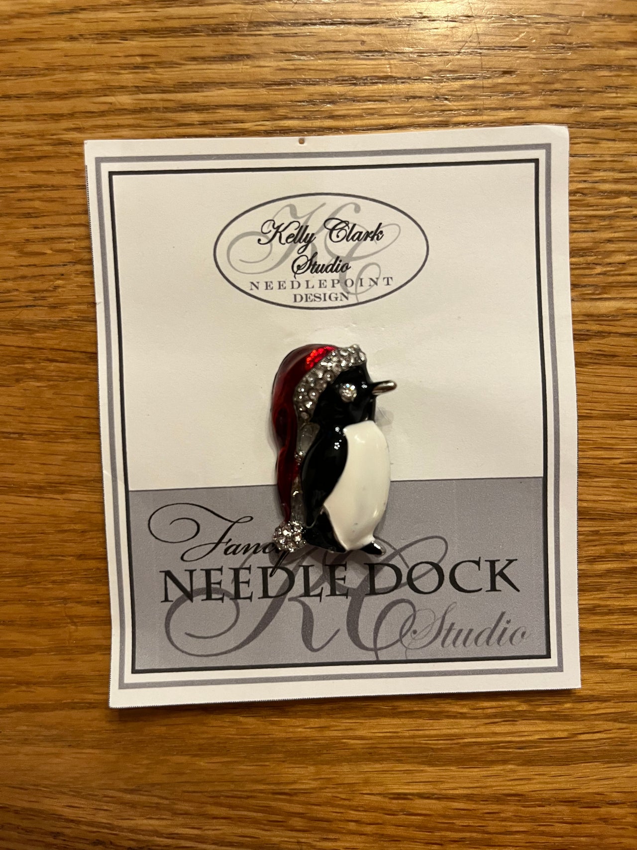 Penguin with Hat Fancy Needle Dock